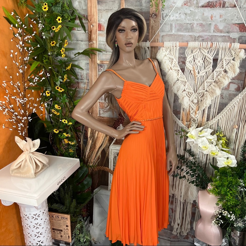 Karen Millen Orange chain pleated dress - Picture 3 of 16